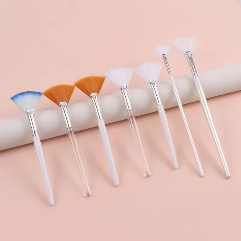 Private Label Fan Facial Applicator Brush Soft Acid Applicator Brush Cosmetic Makeup Applicator Tools with clean plastic handle