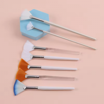 Private Label Fan Facial Applicator Brush Soft Acid Applicator Brush Cosmetic Makeup Applicator Tools with clean plastic handle